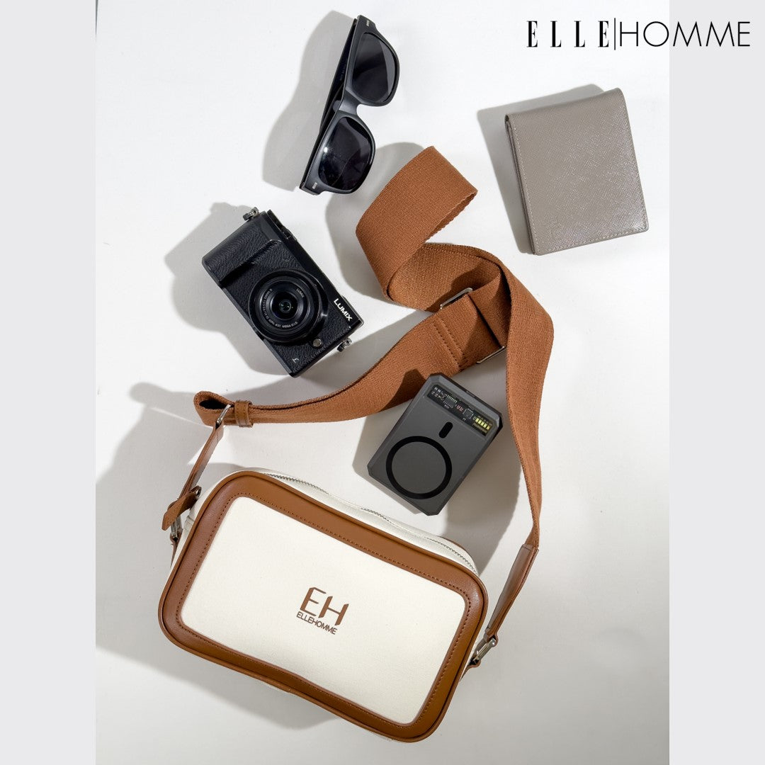 ELLE HOMME กระเป๋าใส่โทรศัพท์ผ้าแคนวาส สไตล์ Casual สะพายข้าง/คล้องลำตัว สีน้ำตาล W8H006